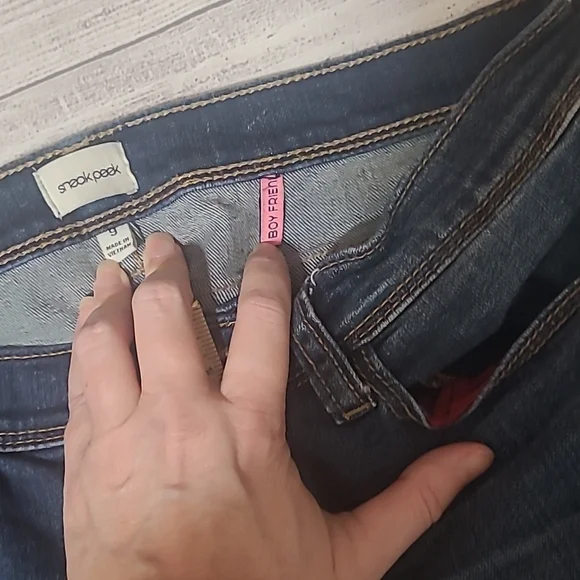 Sneakpeek Boyfriend 9 - Picture 5 of 7